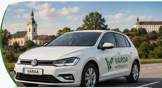 Fehér Várda Autósiskola oktatóautó kisvárdai háttérrel